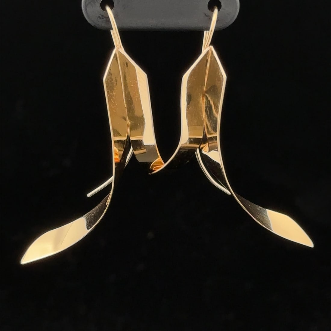 Estate 14k Yellow Gold Flared Ribbon Tail Drop Earrings: Estate 14k Yellow Gold Flared Ribbon Tail Drop Earrings These elegant dangle earrings are crafted from polished 14k yellow gold, featuring a unique flared ribbon tail design that adds a touch of sophi