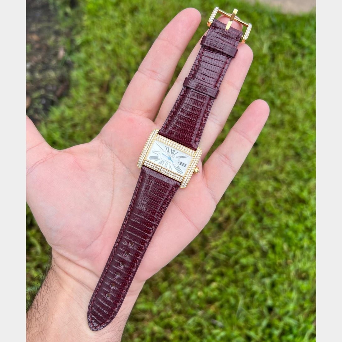 CARTIER 18K Yellow Gold TANK DIVAN Watch with Diamonds: CARTIER 18K Yellow Gold TANK DIVAN Watch with Diamonds Introducing a stunning Cartier TANK DIVAN timepiece, crafted in luxurious 18K yellow gold. This elegant watch weighs 46.5 grams and features an e