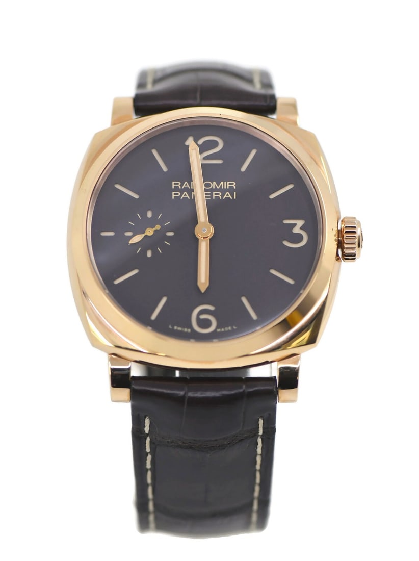 Panerai Radiomir PAM00531 18K Rose Gold Watch with Box and Papers: Panerai Radiomir PAM00531 18K Rose Gold Watch with Box and Papers Experience elegance with the Panerai Radiomir 18K Rose Gold Watch, model PAM00531. This exquisite timepiece features a mechanical (man