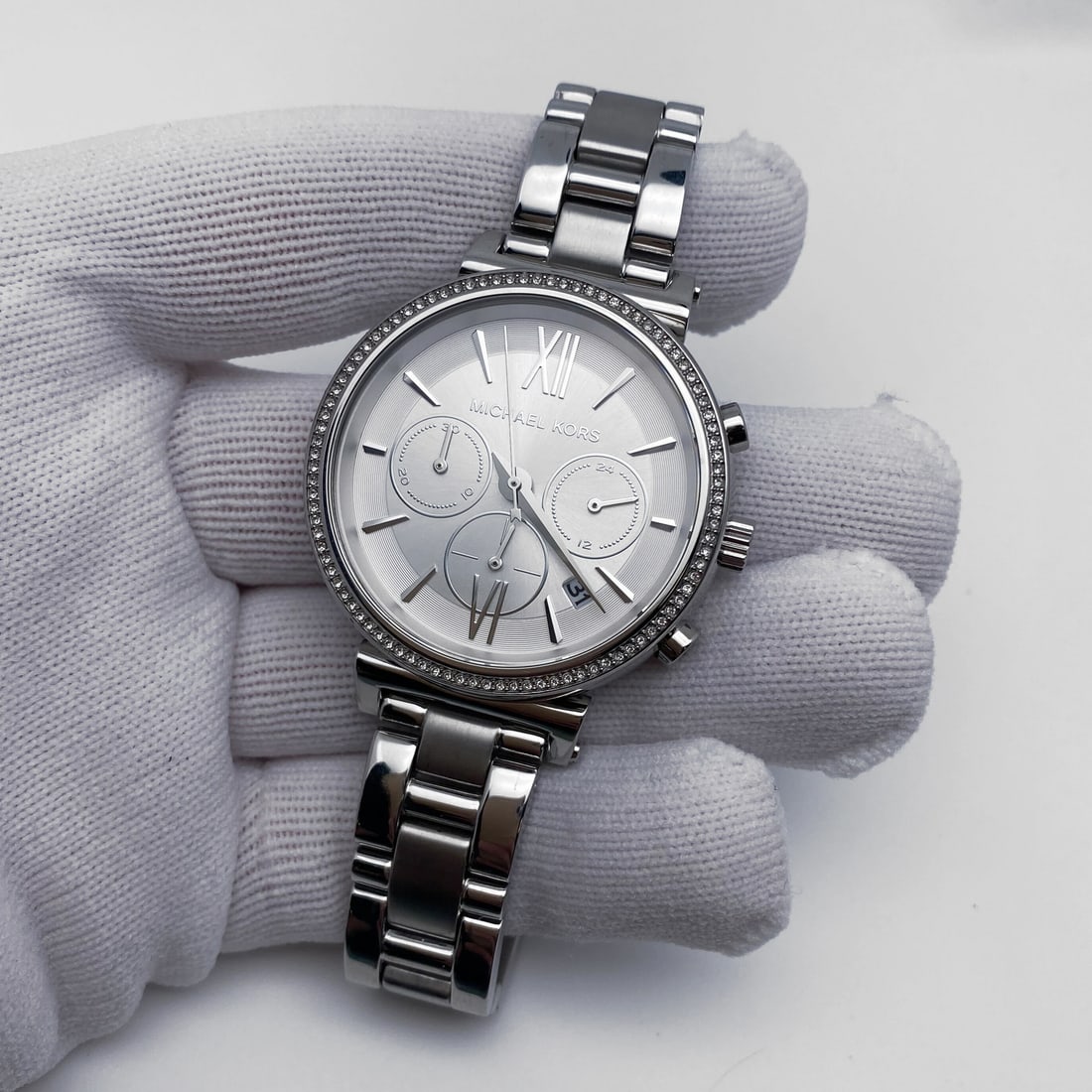 Michael Kors Sofie MK6575 Ladies Quartz Watch Silver Dial Gem-Set Bezel: Michael Kors Sofie MK6575 Ladies Quartz Watch Silver Dial Gem-Set Bezel Discover elegance with the Michael Kors Sofie Steel Chronograph Quartz Watch, model MK6575. This stunning ladies' wristwatch fea