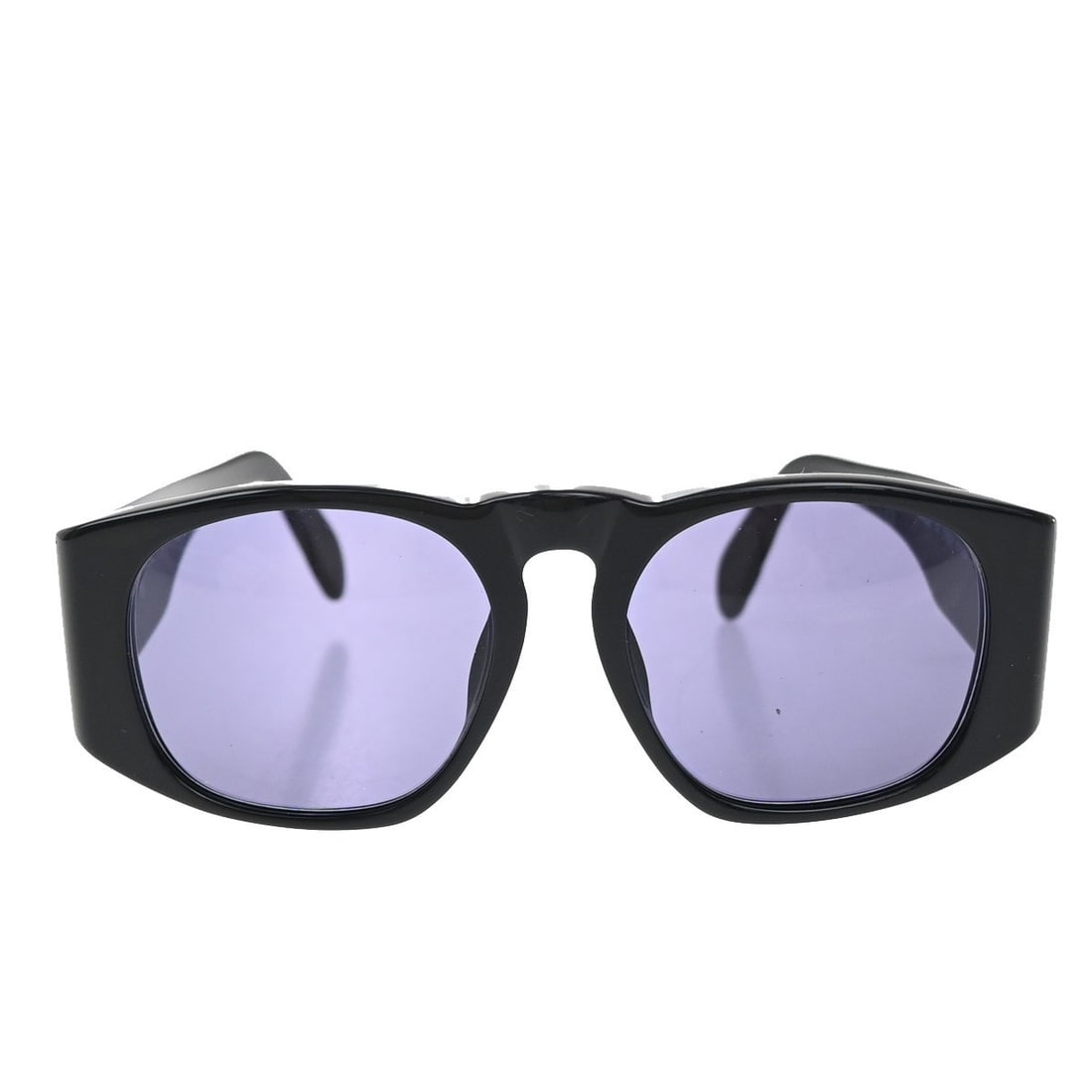 Chanel Plastic CC Logo Matelasse Women's Sunglasses Black: Chanel Plastic CC Logo Matelasse Women's Sunglasses Black Chanel CC Logo Matelasse sunglasses designed for women featuring black plastic frames. The lenses and frame exhibit some scuffs, dirt, and scr