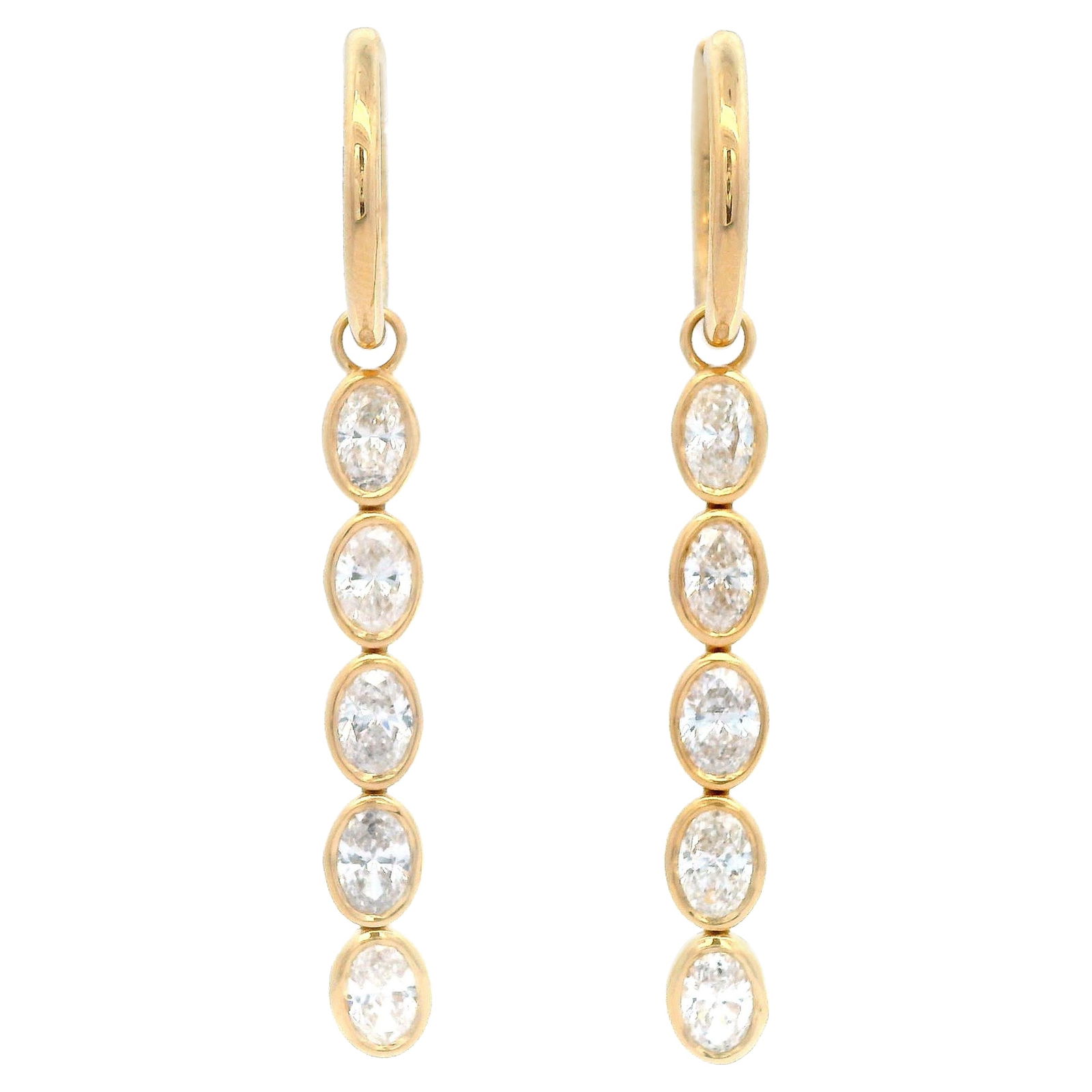 2.87ct Oval Diamond Drop Earrings in 18k Yellow Gold: 2.87ct Oval Diamond Drop Earrings in 18k Yellow Gold Elevate your elegance with these stunning contemporary drop earrings, featuring a total diamond weight of 2.87 carats. Crafted from luxurious 18k y