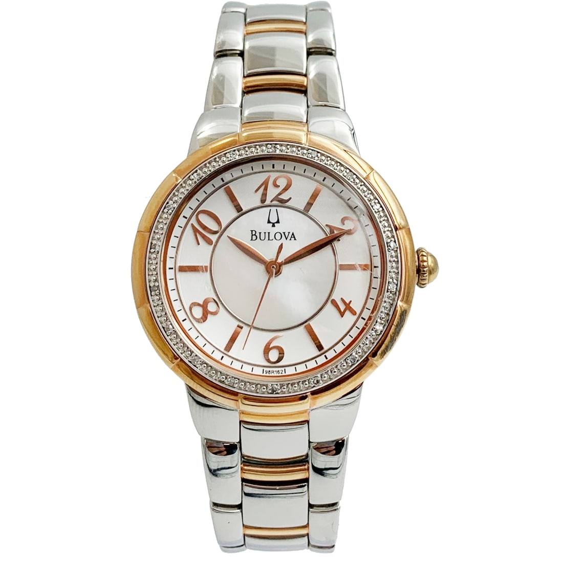 Bulova 98R162 Two-Tone Diamond Bezel Ladies Watch with MOP Dial: Bulova 98R162 Two-Tone Diamond Bezel Ladies Watch with MOP Dial This elegant Bulova wristwatch for ladies features a sophisticated two-tone design, blending stainless steel with rose gold-tone accents
