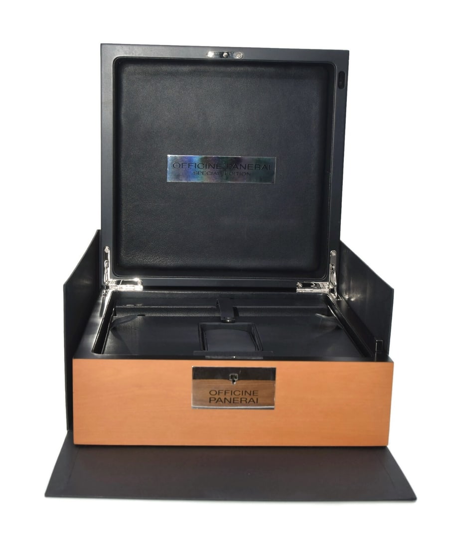 Panerai Radiomir White Gold Presentation Box 10x10x5 Inches Authentic: Panerai Radiomir White Gold Presentation Box 10x10x5 Inches Authentic Introducing the exquisite Panerai Radiomir White Gold Watch Box, a perfect blend of luxury and functionality. This presentation bo