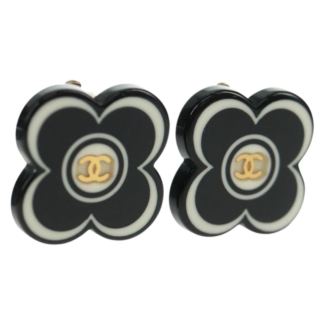 Black Plastic CHANEL COCO Camelia Mark Earring Authentic 169939V: Black Plastic CHANEL COCO Camelia Mark Earring Authentic 169939V These Chanel COCO Mark Camelia earrings are crafted from black plastic, featuring the iconic CC logo. Made in France, they measure appr