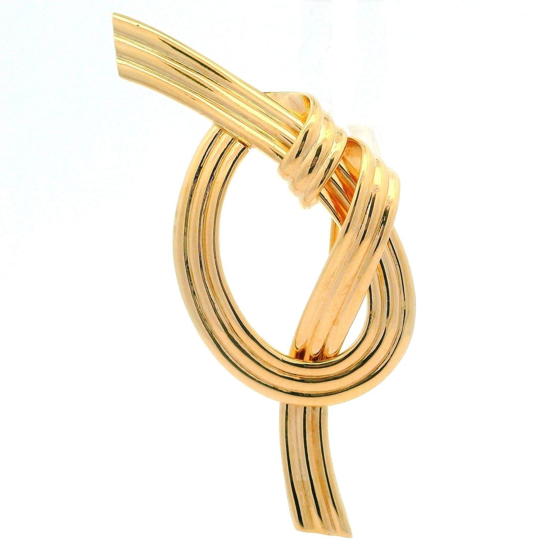 Larter & Sons 14k Yellow Gold Polished Rope Knot Brooch Pin: Larter & Sons 14k Yellow Gold Polished Rope Knot Brooch Pin This exquisite brooch features a polished rope knot design, crafted from solid 14k yellow gold. The piece weighs 7.27 grams and measures 51.