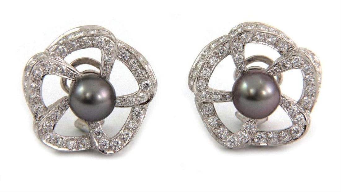 Platinum Flower Earrings with Tahitian Pearls and 4.00ct Diamonds: Platinum Flower Earrings with Tahitian Pearls and 4.00ct Diamonds These vintage stud earrings feature a floral design with lustrous Tahitian pearls and approximately 4.00 carats of sparkling diamonds.