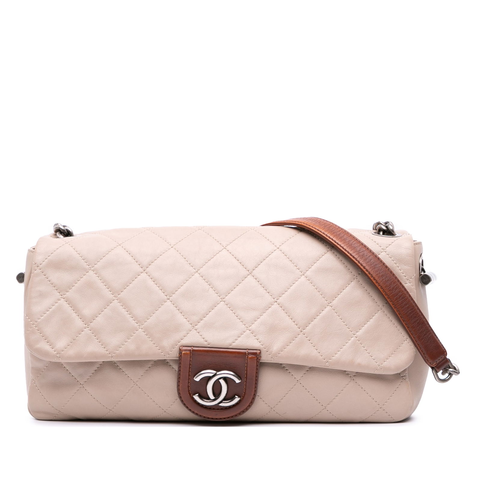 Chanel Large Brown Quilted Lambskin Country Chic Flap Bag: Chanel Large Brown Quilted Lambskin Country Chic Flap Bag This Chanel Large Quilted Lambskin Country Chic Flap shoulder bag exudes elegance and sophistication. Crafted from luxurious quilted lambskin