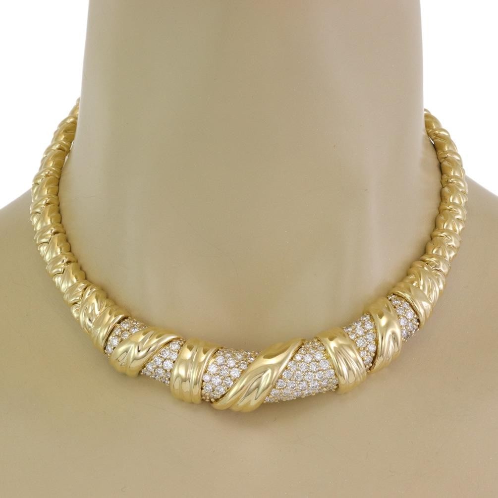 Jose Hess 18k Yellow Gold Diamond Collar Necklace 7 to 7.5 Carats: Jose Hess 18k Yellow Gold Diamond Collar Necklace 7 to 7.5 Carats This stunning diamond necklace by designer Jose Hess is a true statement piece, crafted from high-quality 18k yellow gold. It features