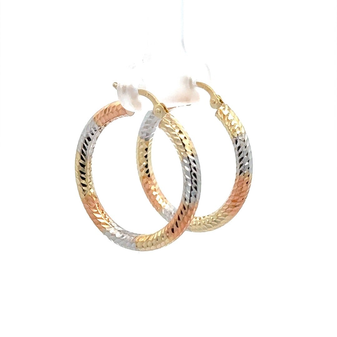 14K Tri Color Gold Diamond Cut Hoop Earrings Classic Style: 14K Tri Color Gold Diamond Cut Hoop Earrings Classic Style Elevate your style with these exquisite 14K Rose, Yellow, and White Tri Color Gold Diamond Cut Finish Classic Hoop Earrings. Featuring a stun