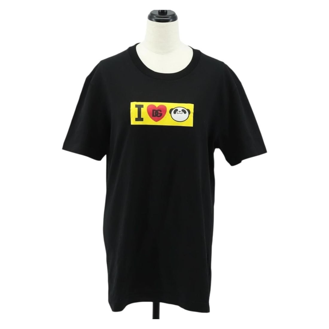 DOLCE&GABBANA Jujutsu Kaisen PANDA Black Cotton Short Sleeve T-shirt: DOLCE&GABBANA Jujutsu Kaisen PANDA Black Cotton Short Sleeve T-shirt This Dolce & Gabbana x Jujutsu Kaisen PANDA short-sleeved T-shirt is crafted from black cotton and features a collaboration design.