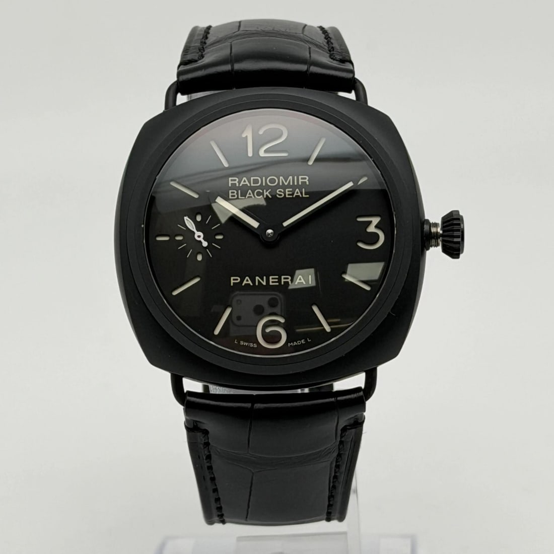 Panerai Radiomir Black Seal PAM00292 45mm Ceramic Manual Winding Watch: Panerai Radiomir Black Seal PAM00292 45mm Ceramic Manual Winding Watch This Panerai Radiomir Black Seal PAM00292 is a men's mechanical hand-wind wristwatch featuring a 45mm black ceramic case with a c