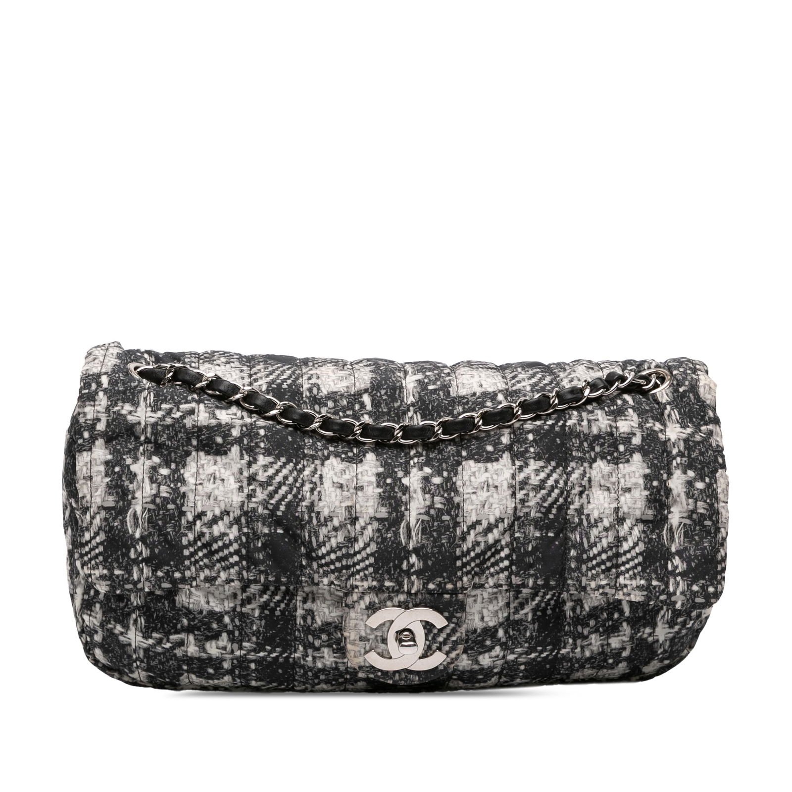 Chanel CC Tweed Print Nylon Shoulder Bag Gray: Chanel CC Tweed Print Nylon Shoulder Bag Gray The Chanel CC Tweed Print Nylon Single Flap shoulder bag showcases a stylish combination of printed tweed on a durable nylon body. It features leather-wov
