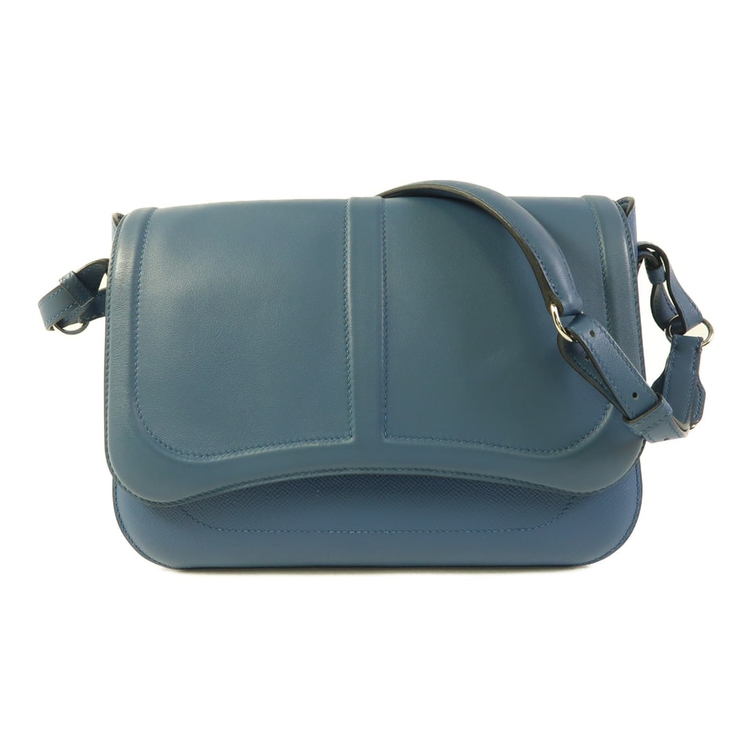 HERMES Harnais Shoulder Bag Colvert Blue Calfskin Leather: HERMES Harnais Shoulder Bag Colvert Blue Calfskin Leather Introducing the HERMES Harnais Shoulder Bag, a sophisticated accessory crafted from premium calfskin leather in a stunning Colvert Blue. This