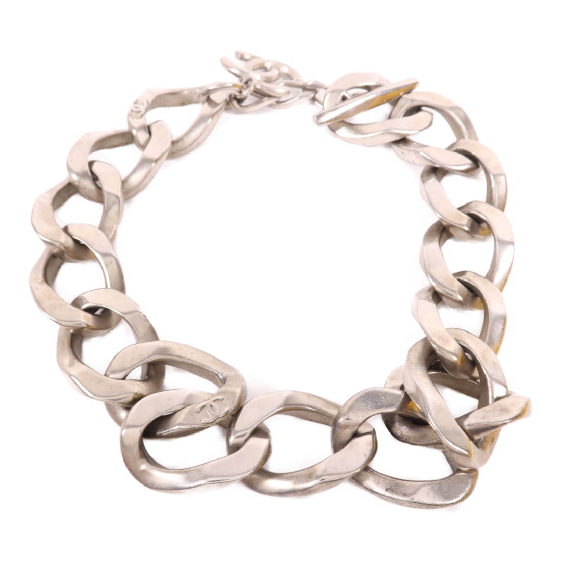 CHANEL Silver CC Choker Necklace Made in France: CHANEL Silver CC Choker Necklace Made in France This elegant CHANEL CC Choker Necklace showcases a timeless design in silver. Crafted with high-quality materials, this necklace is perfect for enhancin