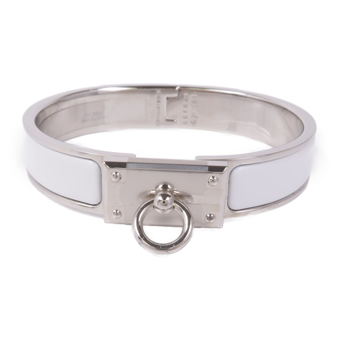 HERMES Clic Anneau White Enamel Bracelet Elegant Design: HERMES Clic Anneau White Enamel Bracelet Elegant Design This elegant HERMES Clic Anneau Bracelet showcases a beautiful white enamel finish, perfect for adding a touch of sophistication to any outfit.