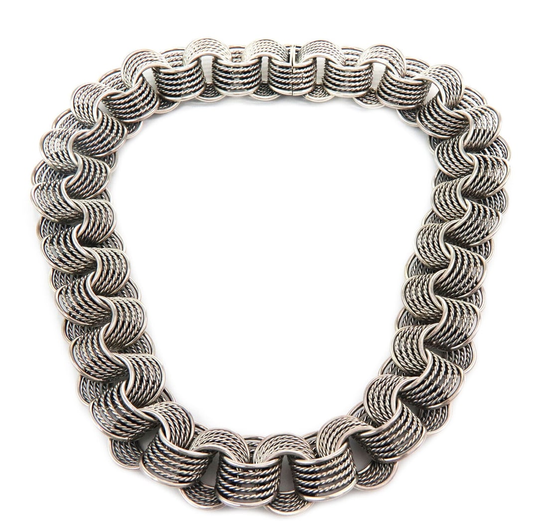 Sterling Silver Wide Origami Chain Necklace by David Yurman: Sterling Silver Wide Origami Chain Necklace by David Yurman This David Yurman Wide Origami Necklace features a distinctive wide chain design crafted in sterling silver. Showcasing the brand's signatur