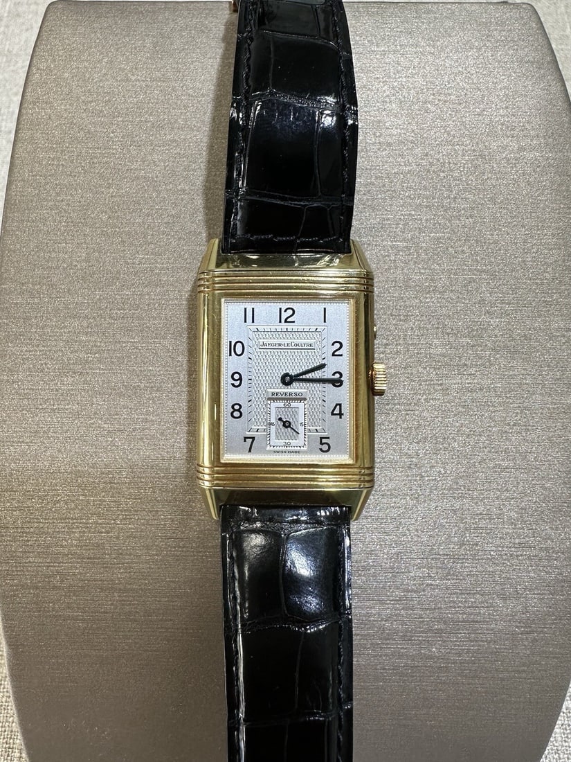 Jaeger-LeCoultre 18k Gold Mechanical Reverso Duoface Mens Watch 270.1.54: Jaeger-LeCoultre 18k Gold Mechanical Reverso Duoface Mens Watch 270.1.54 The Jaeger LeCoultre Duoface Reverso is a stunning vintage wristwatch crafted from solid 18k yellow gold. With a classic rectan