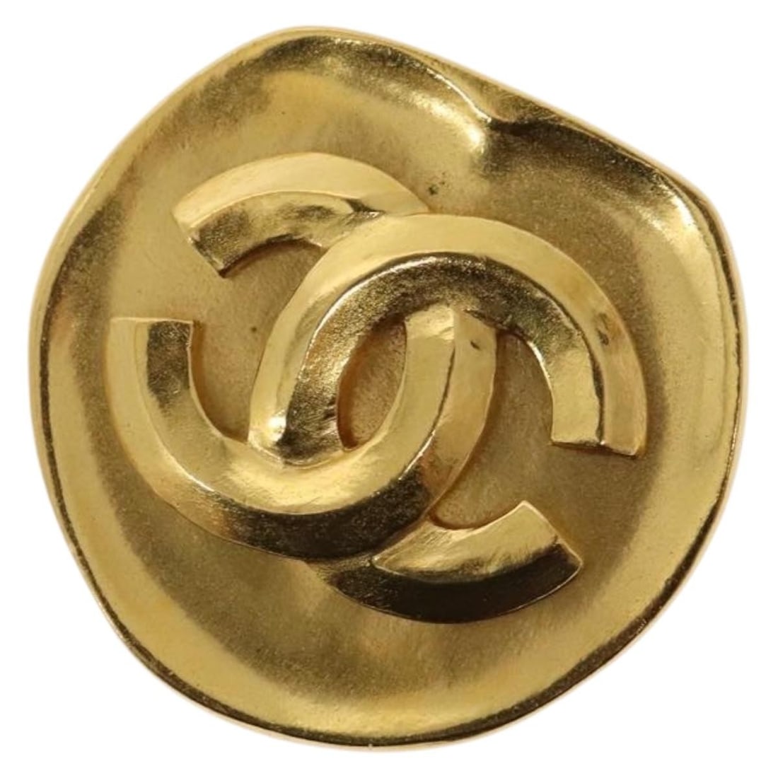 CHANEL Gold CC Logo Brooch Metal Made in France: CHANEL Gold CC Logo Brooch Metal Made in France This exquisite CHANEL brooch is a stunning accessory crafted from high-quality metal with a luxurious gold finish. Made in France, this brooch showcases