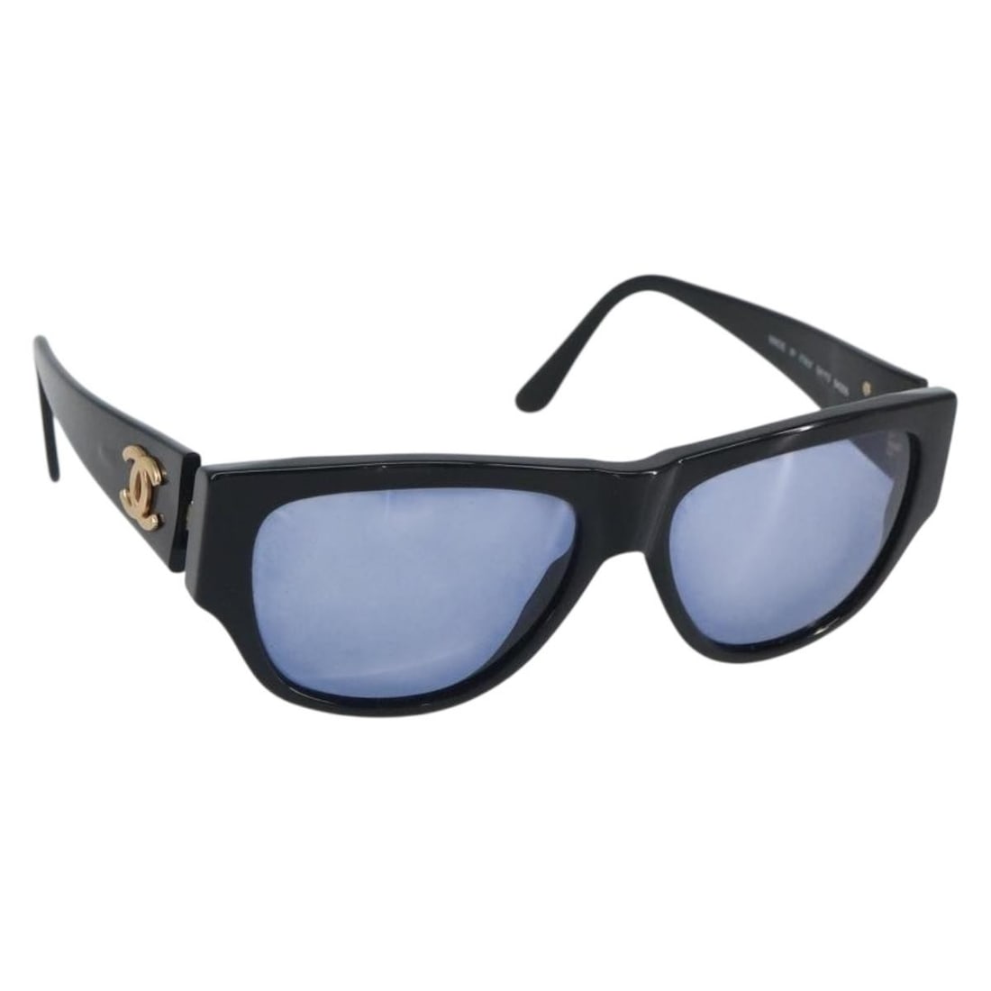 Chanel Black Plastic Sunglasses with CC Logo for Women: Chanel Black Plastic Sunglasses with CC Logo for Women Chanel Logo CC sunglasses designed for women featuring a black plastic frame. These sunglasses originate from Italy and are in good condition wit