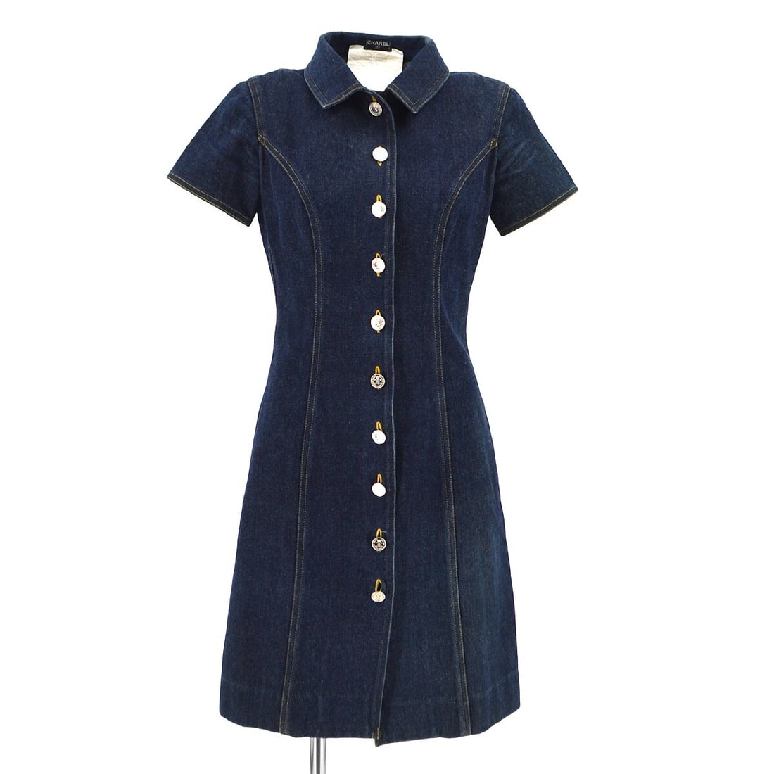 Chanel Vintage Denim Dress Navy Sleeveless Collared Knee-Length: Chanel Vintage Denim Dress Navy Sleeveless Collared Knee-Length Elevate your casual wardrobe with this vintage Chanel Denim Dress. Designed with a collared neckline and sleeveless style, this knee-len