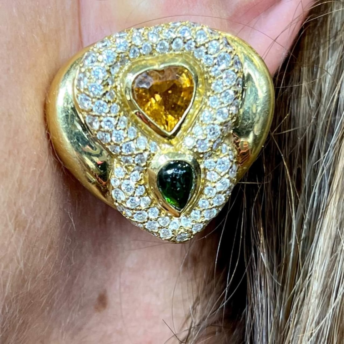 18K Yellow Gold Earrings with 202 Diamonds and Tourmaline: 18K Yellow Gold Earrings with 202 Diamonds and Tourmaline Elevate your elegance with these stunning 18K Yellow Gold Earrings, beautifully adorned with 202 sparkling diamonds totaling approximately 5.0