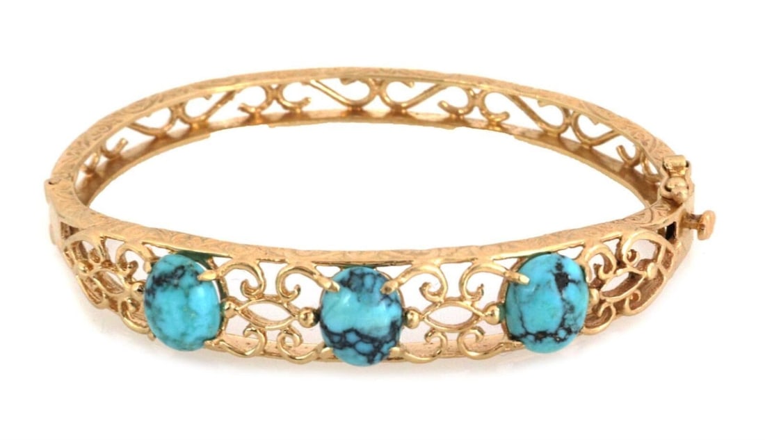 Hinged Bangle Bracelet with Turquoise Stone in 14k Yellow Gold Scroll Design: Hinged Bangle Bracelet with Turquoise Stone in 14k Yellow Gold Scroll Design This vintage bangle bracelet features an intricate fancy scroll design crafted in 14k yellow gold. At its center, the brace