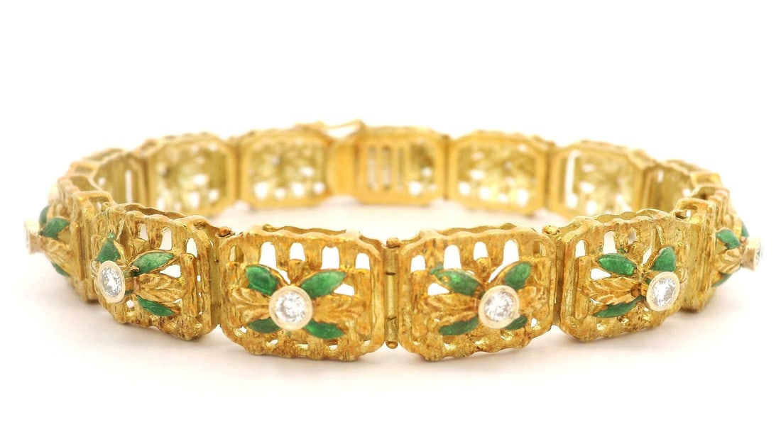 Vintage 18k Yellow Gold Floral Bracelet with 0.78ctw Diamonds and Green Enamel: Vintage 18k Yellow Gold Floral Bracelet with 0.78ctw Diamonds and Green Enamel This exquisite vintage bracelet showcases a stunning design crafted from solid 18k yellow gold, accented with vibrant gre