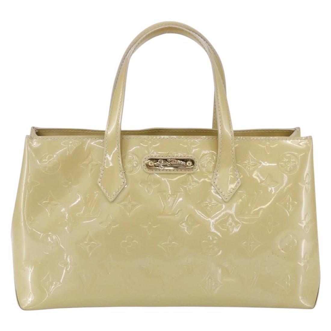 Wilshire Monogram Vernis Patent Leather Tote by Louis Vuitton: Wilshire Monogram Vernis Patent Leather Tote by Louis Vuitton The Louis Vuitton Wilshire handbag in Monogram Vernis is crafted from beige patent leather and designed for women. This pre-owned bag is i