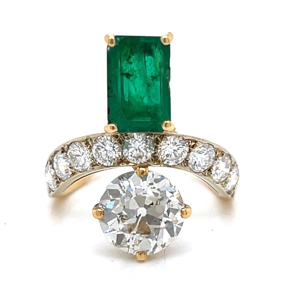 French 18K Yellow Gold Emerald Diamond Ring 2.35 Ct: French 18K Yellow Gold Emerald Diamond Ring 2.35 Ct This exquisite French ring features a stunning combination of luxurious 18K yellow gold, a vibrant Colombian emerald, and sparkling diamonds. The ce