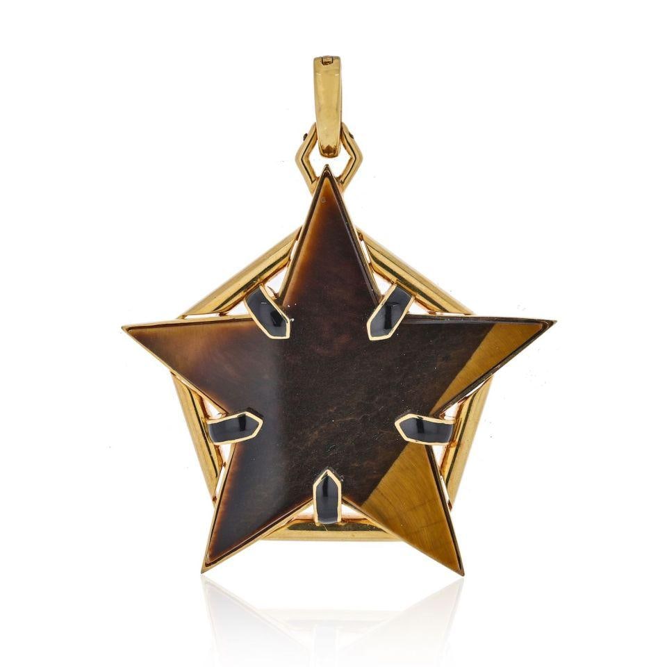 David Webb 18K Yellow Gold Tiger Eye Star Pendant 2 Inch: David Webb 18K Yellow Gold Tiger Eye Star Pendant 2 Inch This exquisite pendant features a stunning Tiger Eye star design crafted from 18K yellow gold. Measuring 2 inches in length and 0.5 inches at t