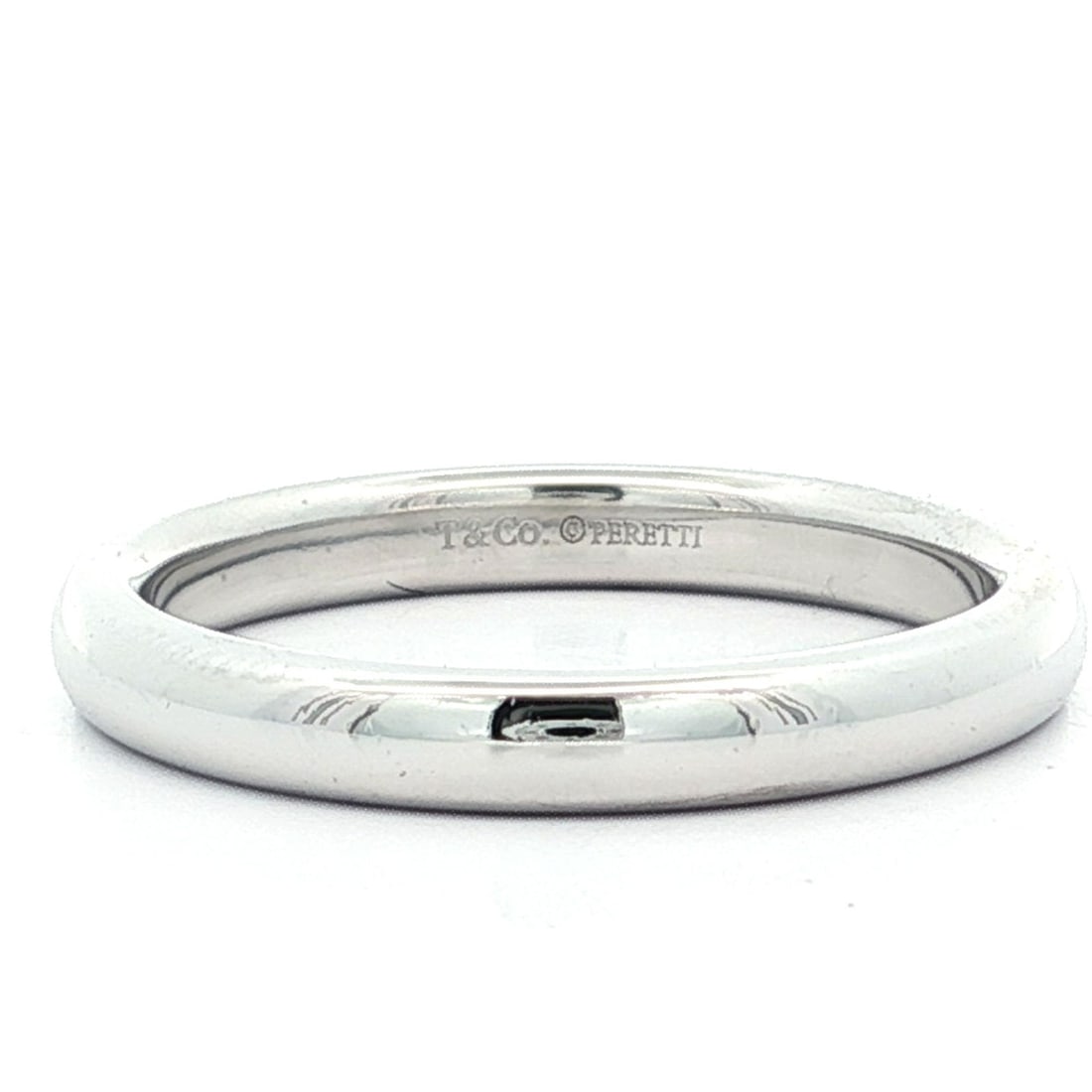 Tiffany & Co. Peretti Classic Platinum 2.75mm Wedding Band Ring with Box: Tiffany & Co. Peretti Classic Platinum 2.75mm Wedding Band Ring with Box This exquisite wedding band ring from Tiffany & Co. showcases a classic design crafted from solid .950 platinum. The ring featu