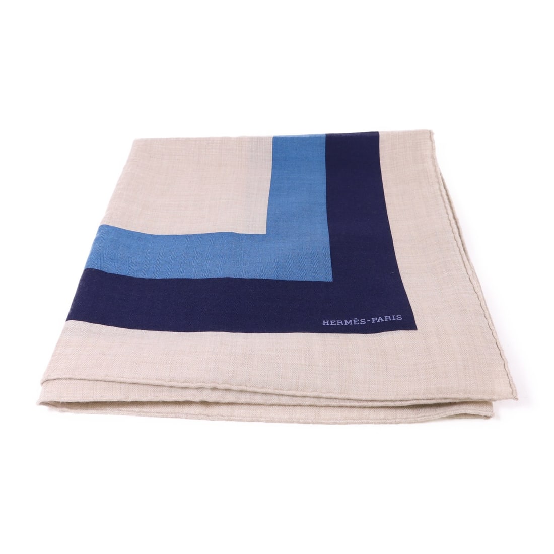HERMES Cashmere Silk Scarf 140x140 Beige Blue France: HERMES Cashmere Silk Scarf 140x140 Beige Blue France This exquisite HERMES scarf is crafted from a luxurious cashmere-silk blend, offering both warmth and elegance. Featuring a beautiful beige and blu