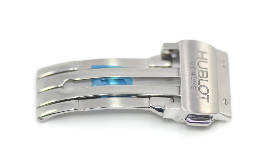 Hublot Authentic Stainless Steel Deployment Buckle 13mm: Hublot Authentic Stainless Steel Deployment Buckle 13mm Enhance your Hublot watch with this authentic stainless steel deployment buckle. Designed for wristwatch bands, this buckle features a width of