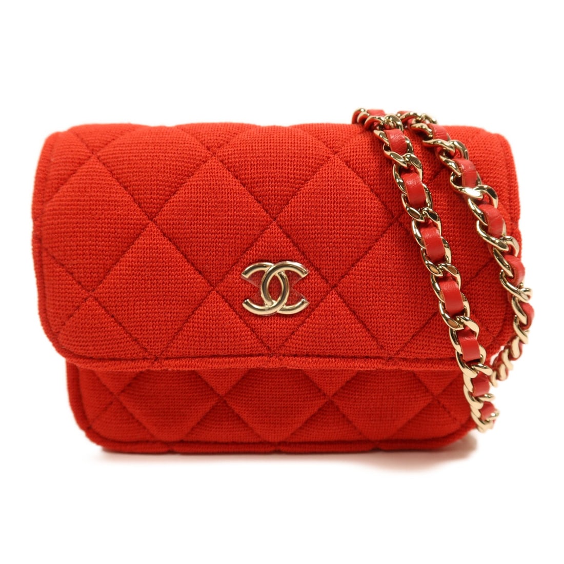 CHANEL CC Red Canvas Shoulder Bag with Chain GHW: CHANEL CC Red Canvas Shoulder Bag with Chain GHW This stylish CHANEL shoulder bag showcases a vibrant red canvas exterior, making it a perfect accessory for any outfit. With dimensions of 4.9 inches i