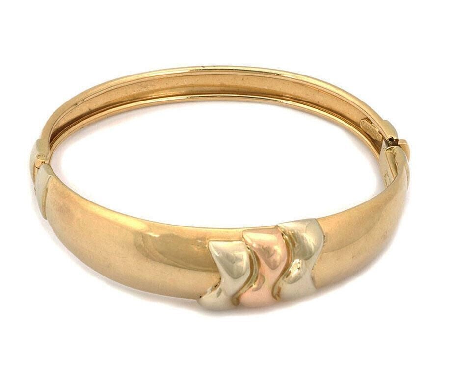 Vintage 18k Two Tone Gold Hinged Dome Bangle by Darnlaion: Vintage 18k Two Tone Gold Hinged Dome Bangle by Darnlaion This vintage hinged dome bangle bracelet is crafted from 18k two tone gold, featuring both yellow and rose gold for a distinctive look. The br