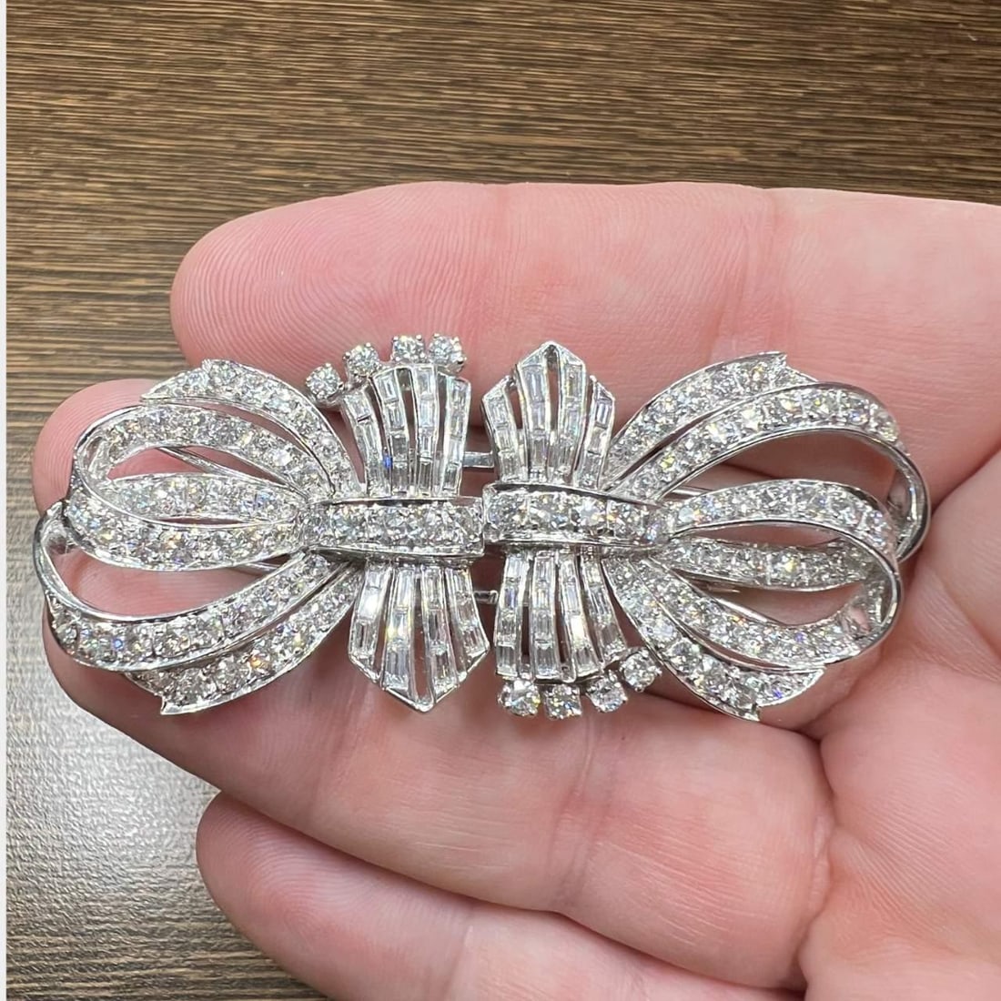 Art Deco Platinum Brooch with 102 European-cut Diamonds 7.00 Ct: Art Deco Platinum Brooch with 102 European-cut Diamonds 7.00 Ct This exquisite Art Deco platinum diamond clips/brooch features approximately 102 European-cut diamonds with a total weight of approximat