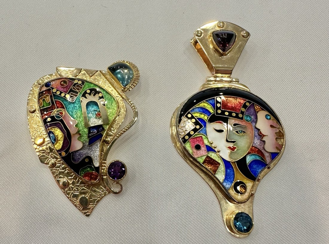 Russian 22k 18k 14k Gold Pendant Brooch Set Garnet Amethyst Topaz: Russian 22k 18k 14k Gold Pendant Brooch Set Garnet Amethyst Topaz Discover a stunning set of Russian jewelry featuring a pendant and brooch, expertly crafted in a combination of 22k, 18k, and 14k enam