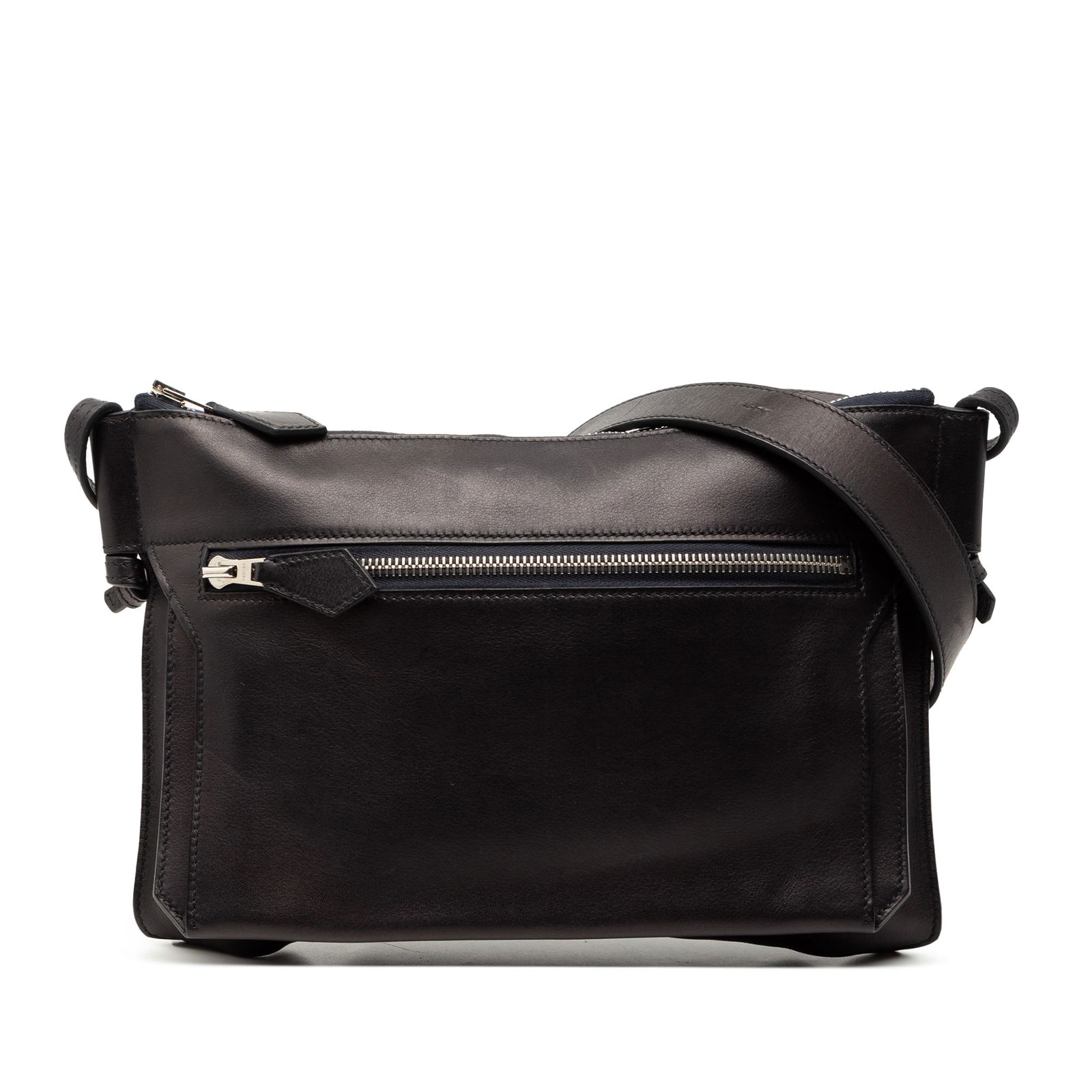 Black Leather Crossbody Bag Hermes Evercolor Ultrapla GM France: Black Leather Crossbody Bag Hermes Evercolor Ultrapla GM France This Hermes Evercolor Ultrapla GM is a crossbody bag crafted from black leather, featuring a flat leather strap, a top zip closure, and