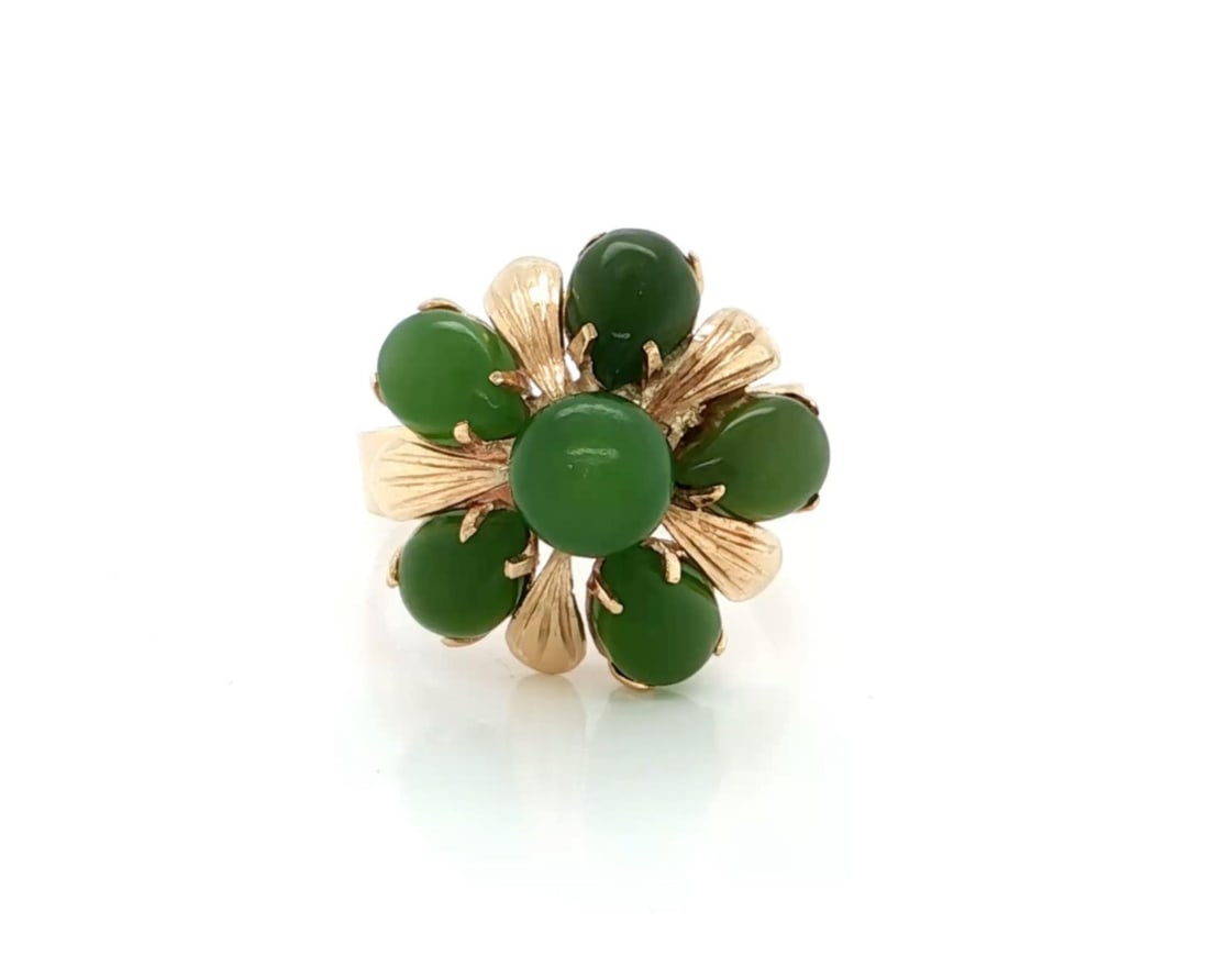 14K Rose Gold Nephrite Jade Floral Design Ring Size 7: 14K Rose Gold Nephrite Jade Floral Design Ring Size 7 This vintage ring features a high-domed floral design crafted from solid 14k rose gold. The sculptural top showcases alternating pear-shaped caboc