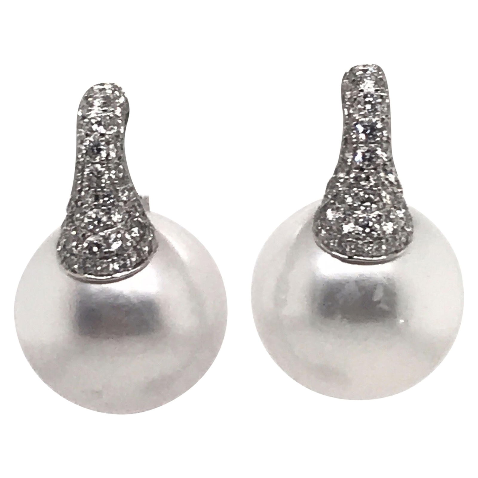 Harbor Diamonds 18K White Gold Pearl Drop Earrings 0.79 Carat Diamonds: Harbor Diamonds 18K White Gold Pearl Drop Earrings 0.79 Carat Diamonds These exquisite drop earrings are crafted from 18K white gold and feature two stunning South Sea pearls, each measuring 14-15 mm.