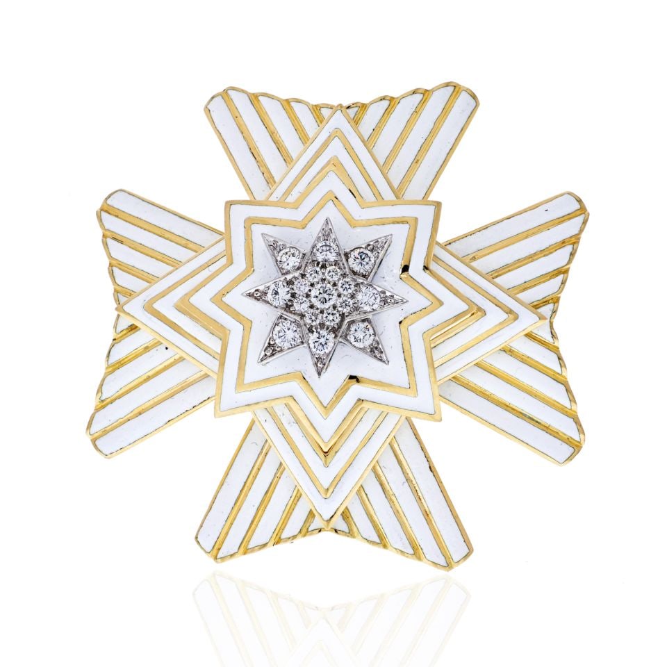 David Webb Vintage Maltese Cross Brooch Pendant Platinum 18K Gold Diamonds: David Webb Vintage Maltese Cross Brooch Pendant Platinum 18K Gold Diamonds This stunning vintage brooch by David Webb features a Maltese cross design crafted from a luxurious combination of platinum a
