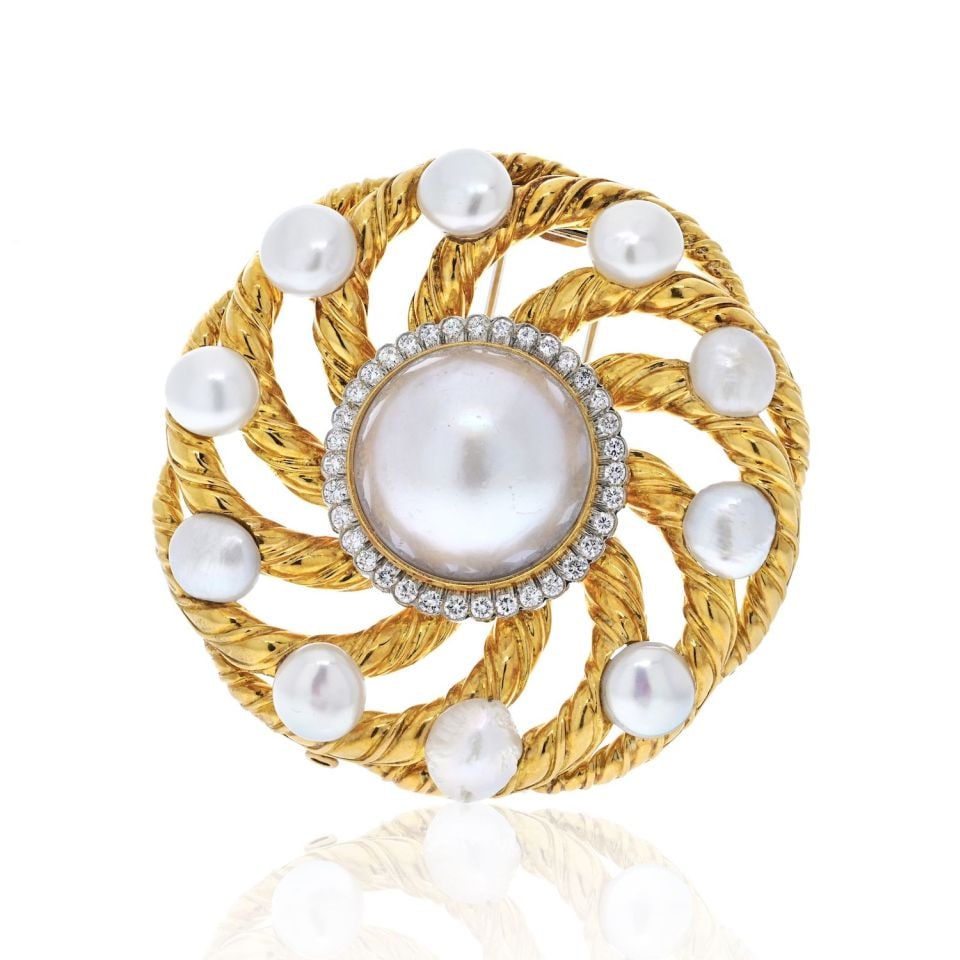 David Webb Diamond and Pearl Spiral Brooch in Platinum and 18K Yellow Gold: David Webb Diamond and Pearl Spiral Brooch in Platinum and 18K Yellow Gold Introducing a stunning brooch by David Webb, expertly crafted in a combination of Platinum and 18K Yellow Gold. This exquisit