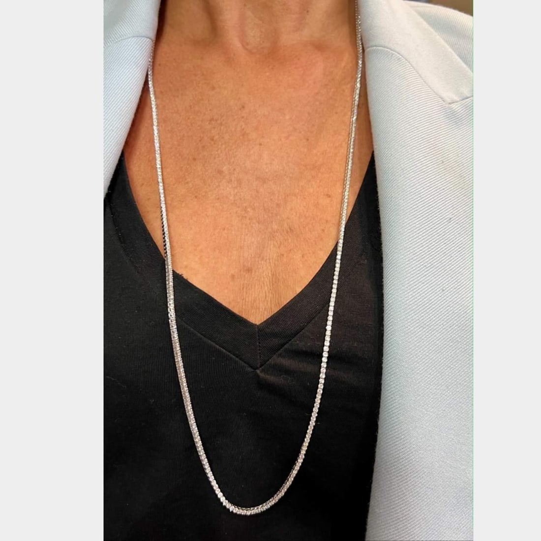 18K White Gold Tennis Necklace 350 Diamonds 14.00 Ct F-G VS2-SI2: 18K White Gold Tennis Necklace 350 Diamonds 14.00 Ct F-G VS2-SI2 This exquisite 18K White Gold Diamond Tennis Necklace showcases a stunning array of approximately 350 diamonds, with a total weight of