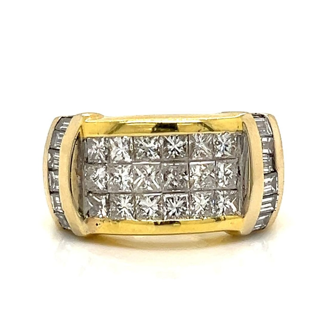 Elegant 18K Yellow Gold Diamond Ring 2.40 Ct with Additional 1.00 Ct: Elegant 18K Yellow Gold Diamond Ring 2.40 Ct with Additional 1.00 Ct This exquisite 18K Yellow Gold Diamond Ring features a total diamond weight of approximately 2.40 Ct, complemented by an additional