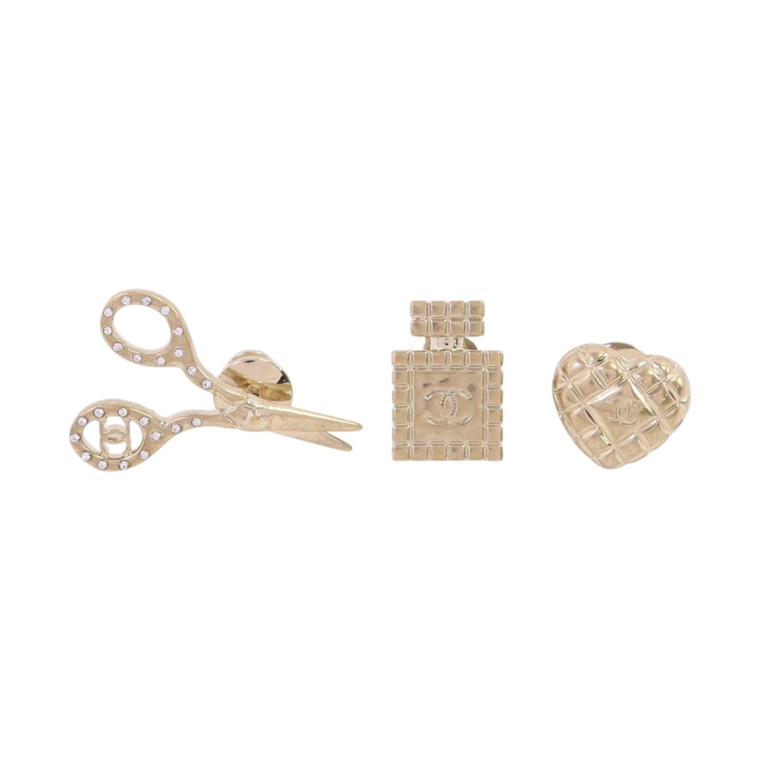 CHANEL Gold Tone Metal CC Logo Brooch with Strass B21V: CHANEL Gold Tone Metal CC Logo Brooch with Strass B21V This Chanel brooch features the iconic CC motif with gold-tone metal and strass embellishments, offering a classic and elegant accent. Crafted in