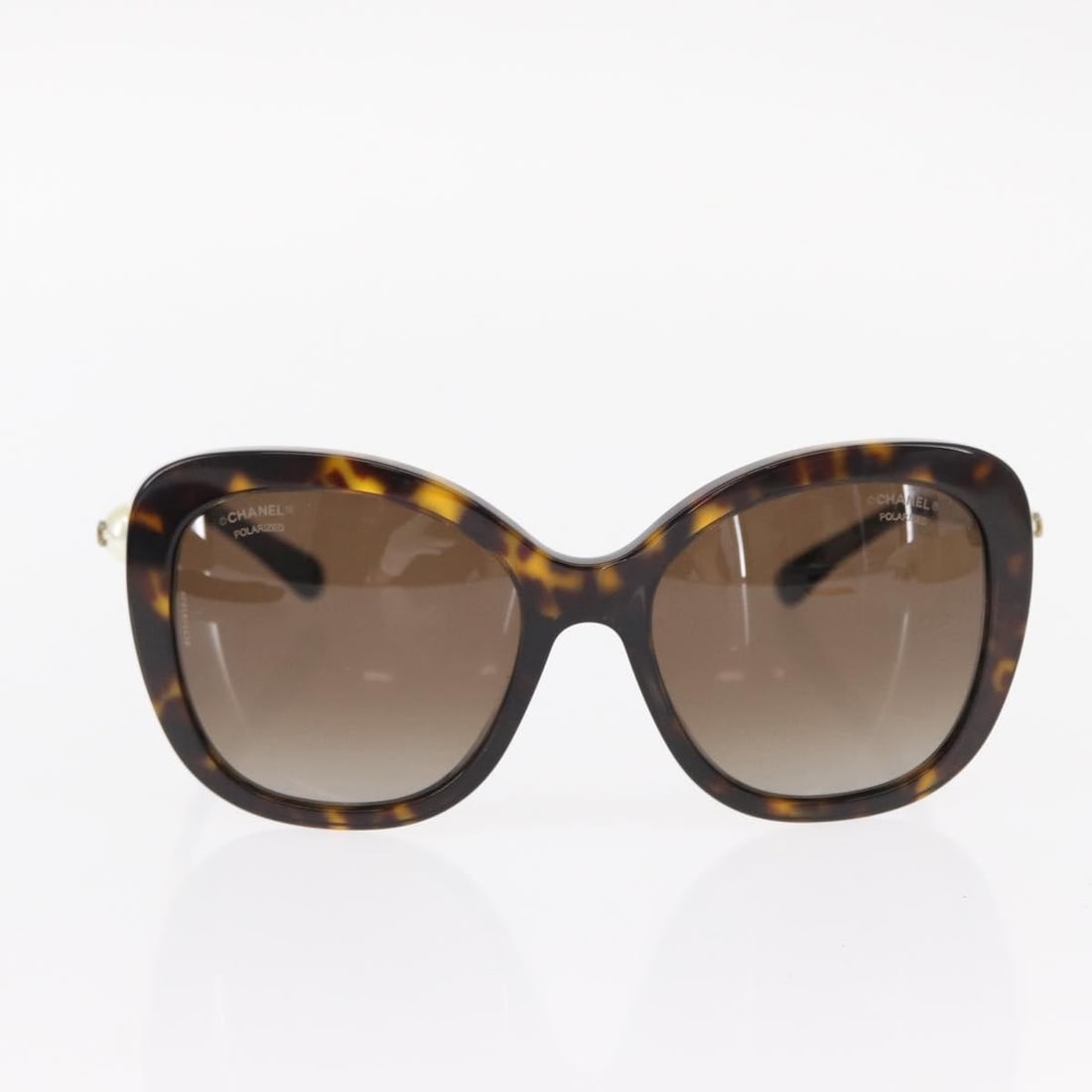 Brown Plastic Chanel CC Logo Women's Sunglasses from Italy: Brown Plastic Chanel CC Logo Women's Sunglasses from Italy This pre-owned pair of Chanel Logo CC sunglasses features a brown plastic frame and is designed for women. The sunglasses show slight rubbing