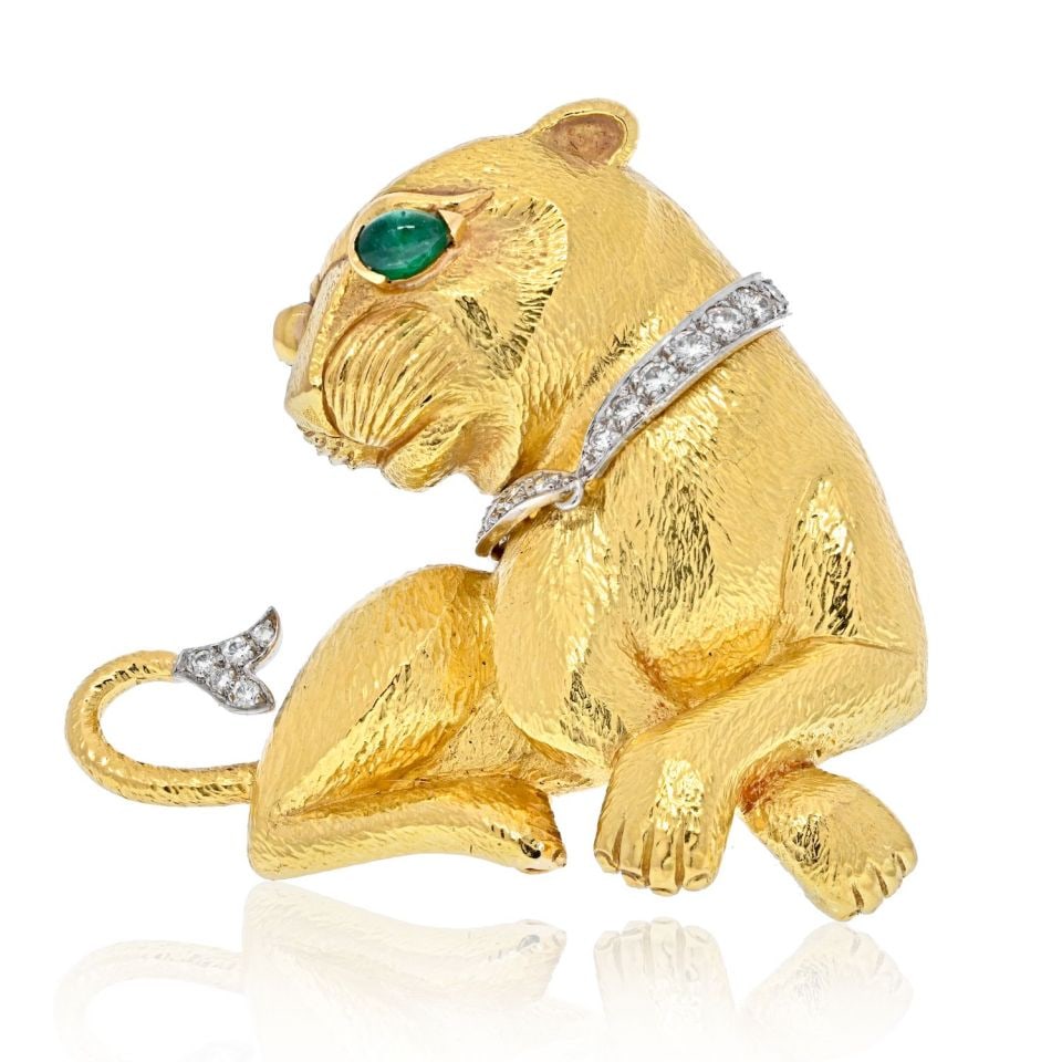 David Webb Platinum 18K Gold Panther Brooch with Diamond Collar: David Webb Platinum 18K Gold Panther Brooch with Diamond Collar This exquisite David Webb brooch showcases a charming sitting panther crafted from a combination of platinum and 18K yellow gold. Featur