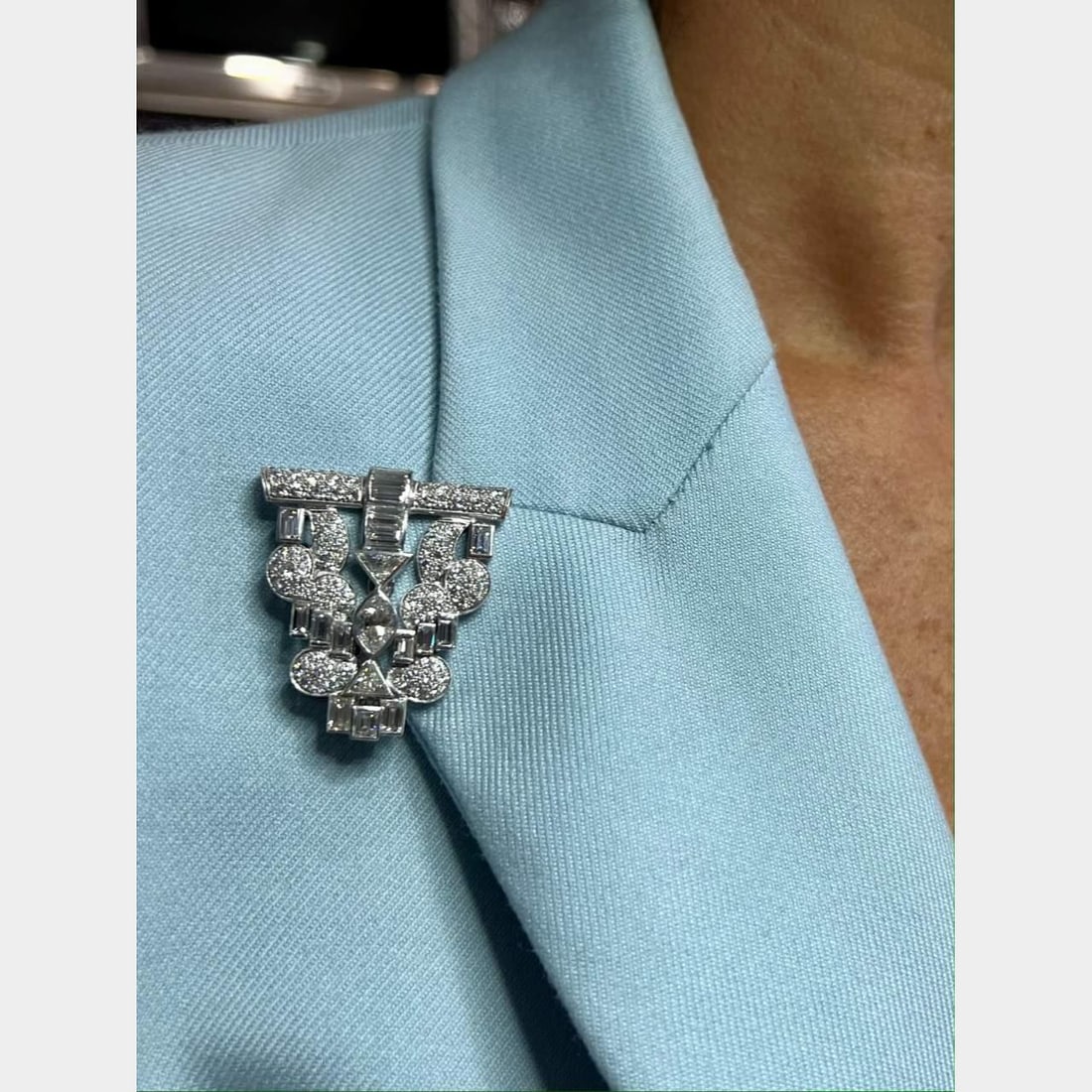 French Art Deco Platinum Diamond Brooch 8.10 Ct E-G VVS-VS: French Art Deco Platinum Diamond Brooch 8.10 Ct E-G VVS-VS This exquisite French Art Deco brooch is crafted in platinum and features a stunning array of diamonds totaling 8.10 carats. The piece weighs