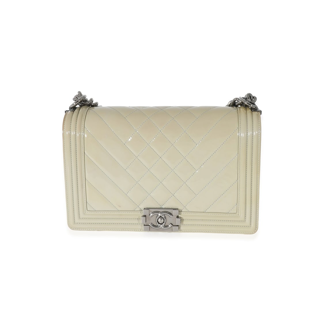 Chanel 14P Gray Patent Leather New Medium Boy Bag with Dustbag: Chanel 14P Gray Patent Leather New Medium Boy Bag with Dustbag This elegant Chanel New Medium Boy Bag in a sophisticated gray patent leather features a stylish quilted design, perfect for both casual